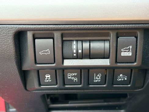 Used 2018 Subaru Outback 2.5i Limited AWD/4WD image 19