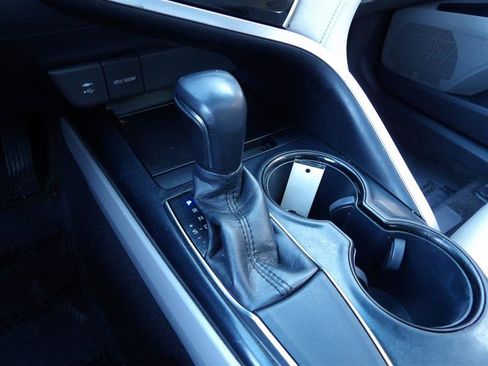 Used 2018 Toyota Camry SE image 17