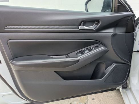 Used 2025 Nissan Altima 2.5 SV FWD image 11
