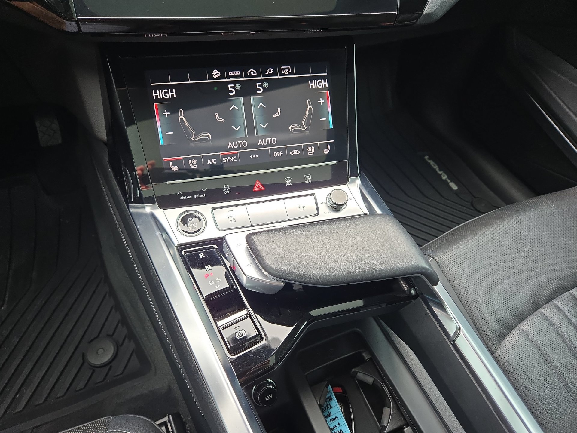 Used 2021 Audi e-tron Premium Plus w/ Premium Plus Package AWD/4WD image 22