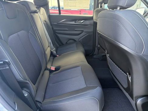 New 2026 Jeep Grand Cherokee Laredo AWD/4WD image 33
