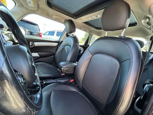 Used 2015 MINI Cooper 4-Door Hardtop image 16