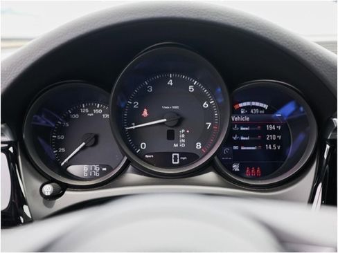 Certified 2025 Porsche Macan image 15