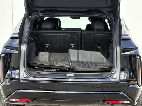Used 2024 Cadillac Lyriq Sport w/ LPO, Floor Liner Package AWD/4WD image 9