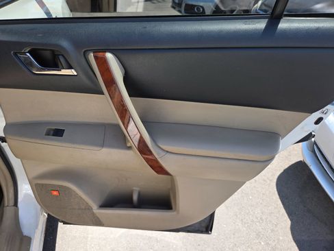 Used 2013 Toyota Highlander Limited AWD/4WD image 13