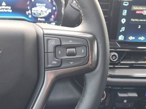 Used 2025 Chevrolet Silverado 2500 ZR2 w/ Technology Package image 40