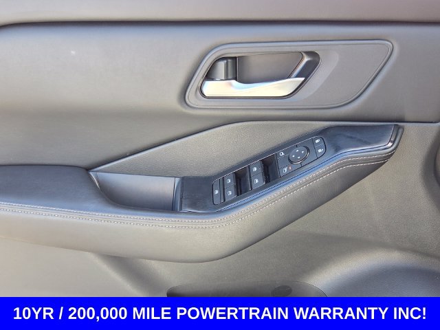 Used 2025 Nissan Rogue SV AWD/4WD image 29