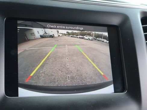 Used 2021 Jeep Cherokee Latitude Plus AWD/4WD image 23
