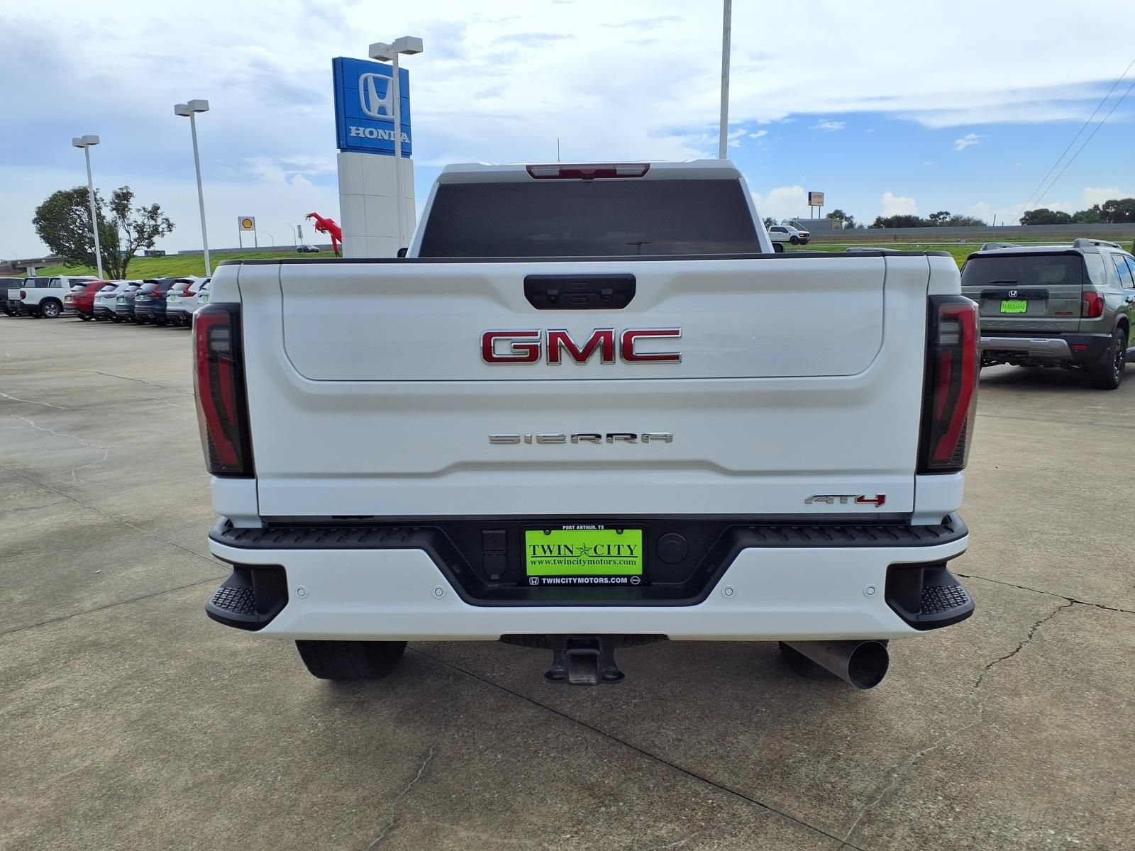 Used 2026 GMC Sierra 2500 AT4 AWD/4WD image 4