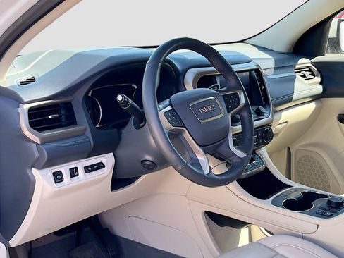Used 2023 GMC Acadia Denali w/ Denali Technology Package FWD image 9