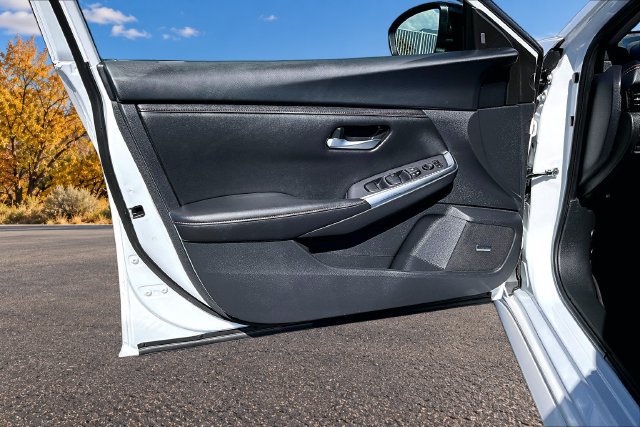 Used 2023 Nissan Sentra SR w/ SR Premium Package FWD image 19