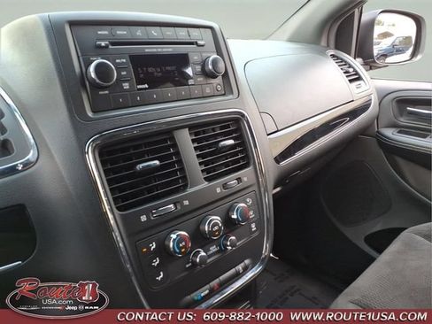 Used 2016 Dodge Grand Caravan SE FWD image 31