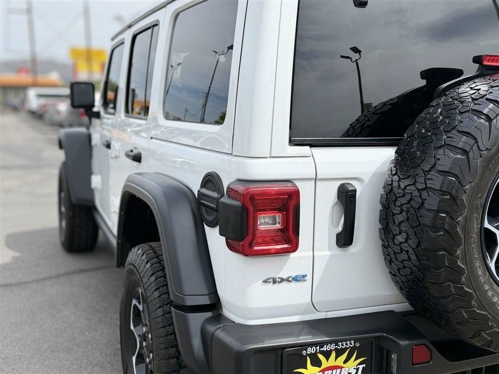 Used 2023 Jeep Wrangler Unlimited Rubicon 4xe w/ Cold Weather Group AWD/4WD image 15