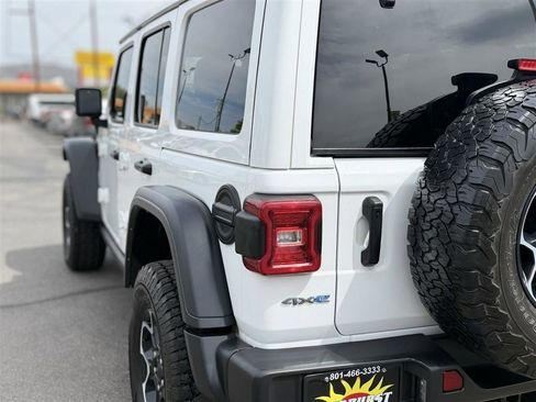 Used 2023 Jeep Wrangler Unlimited Rubicon 4xe w/ Cold Weather Group AWD/4WD image 15