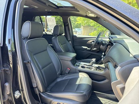 Used 2022 Chevrolet Traverse Premier w/ Redline Edition AWD/4WD image 31