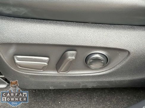 Used 2023 Toyota Highlander XLE AWD/4WD image 18