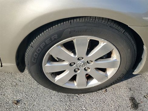 Used 2005 Toyota Avalon image 10