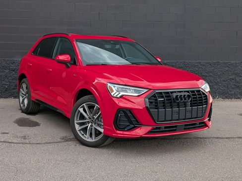 Certified 2025 Audi Q3 2.0T Premium w/ Convenience Package AWD/4WD image 3