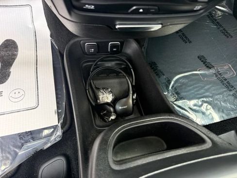 Used 2019 Chrysler Pacifica Touring-L FWD image 17
