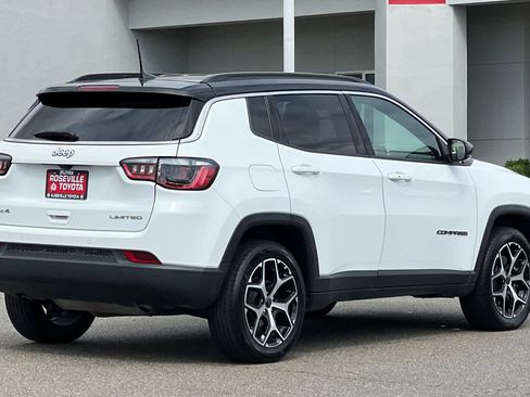 Used 2025 Jeep Compass Limited AWD/4WD image 2