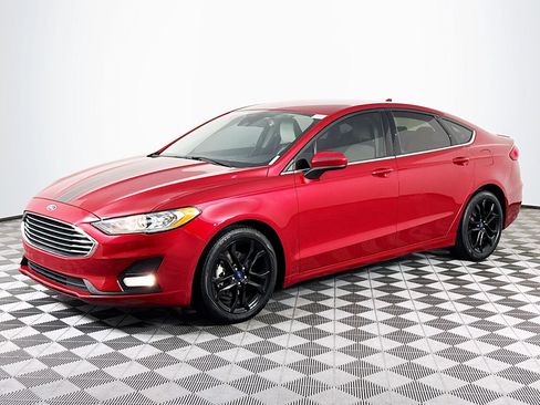 Used 2020 Ford Fusion SE w/ Equipment Group 151A image 4