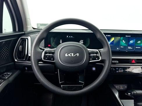 Used 2025 Kia Sorento LX FWD image 33