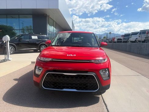 Used 2022 Kia Soul LX w/ Technology Package FWD image 2
