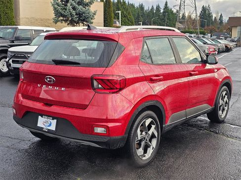 Certified 2022 Hyundai Venue SEL w/ Cargo Package image 7