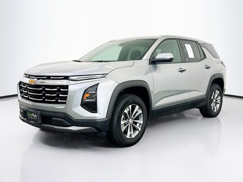 Used 2025 Chevrolet Equinox LT AWD/4WD image 3