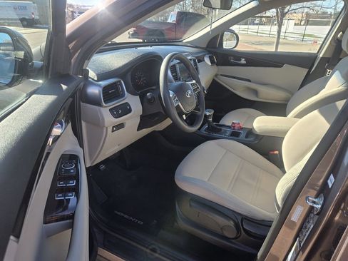 Used 2019 Kia Sorento AWD image 6