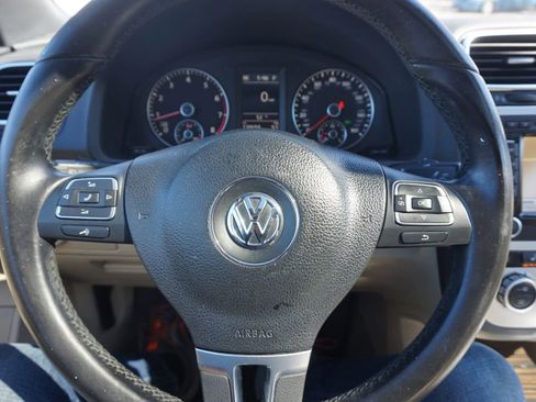 Used 2013 Volkswagen Eos Executive FWD image 25