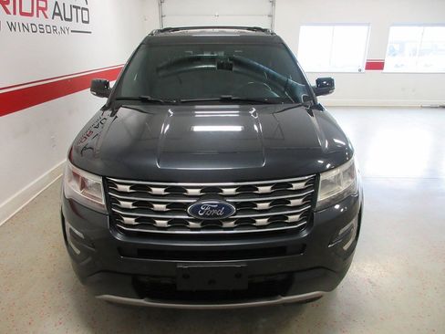 Used 2017 Ford Explorer XLT w/ Equipment Group 202A AWD/4WD image 10