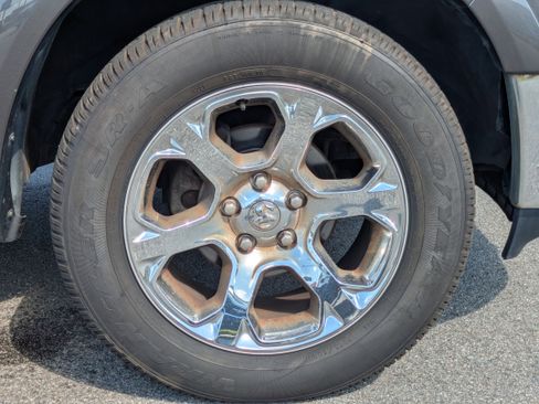Used 2018 RAM 1500 Laramie w/ Convenience Group AWD/4WD image 11