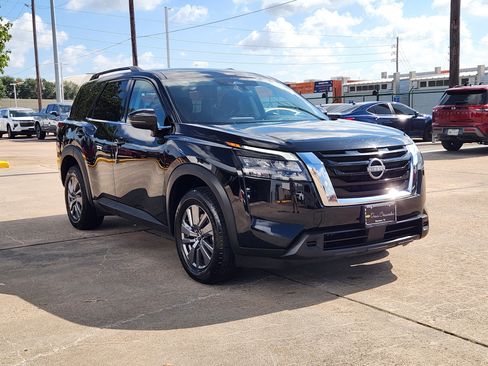 Used 2025 Nissan Pathfinder SV AWD/4WD image 4