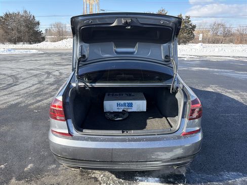 Used 2018 Volkswagen Passat 3.6 image 31