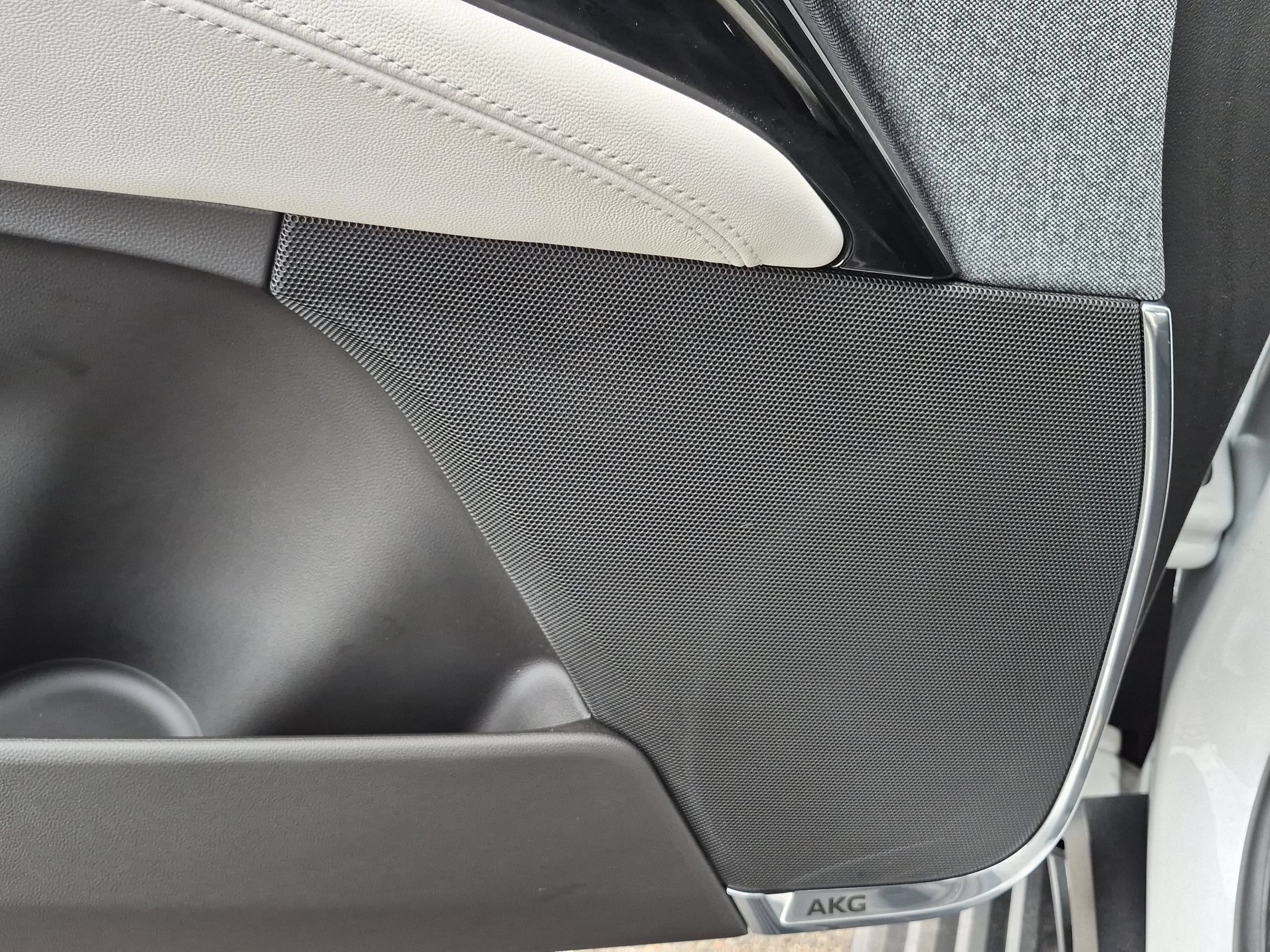 Certified 2025 Cadillac Escalade Sport Platinum w/ LPO, Floor Liner Package AWD/4WD image 24