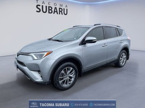 Used 2018 Toyota RAV4 XLE image 1