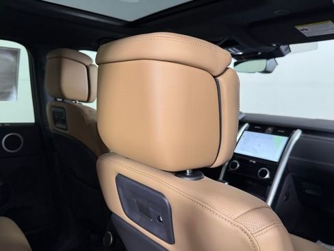 New 2025 Land Rover Discovery Dynamic SE image 26