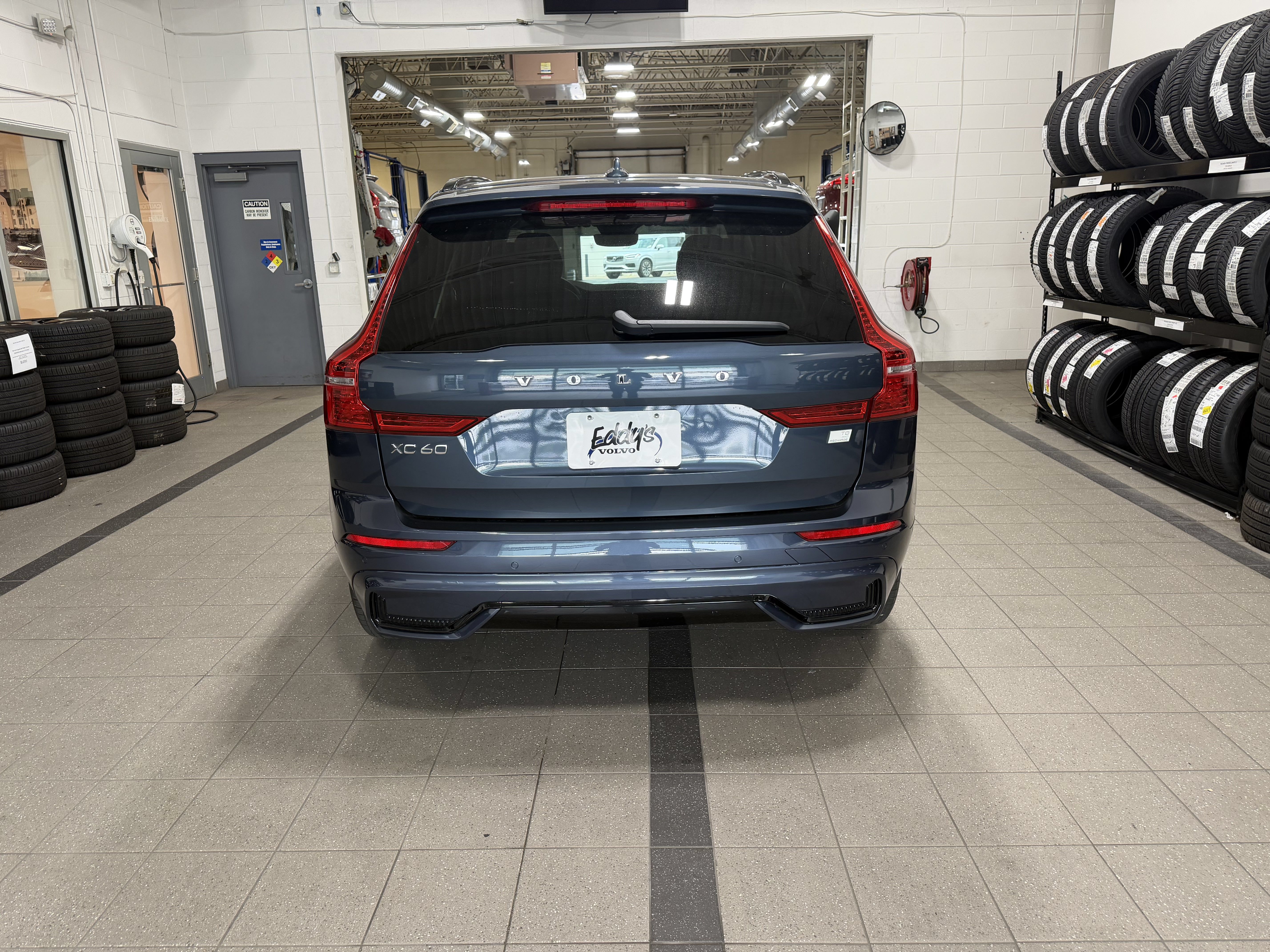 Used 2023 Volvo XC60 T8 Plus AWD/4WD image 6