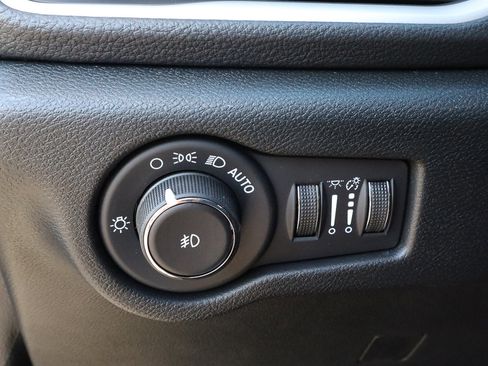 New 2026 Chrysler Pacifica Select image 12