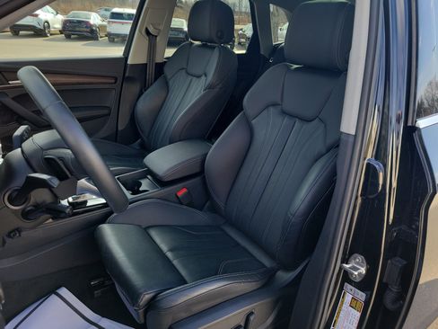 Used 2025 Audi Q5 e Premium Plus w/ Premium Plus Package image 4