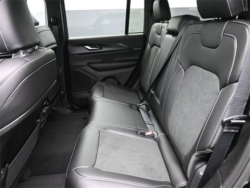 New 2025 Jeep Grand Cherokee Altitude image 16