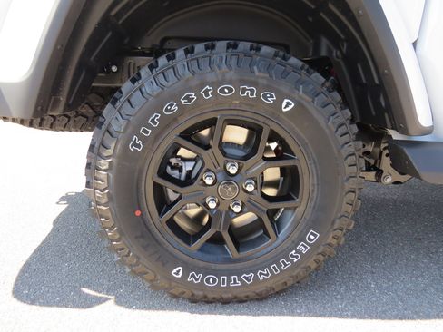 New 2025 Jeep Gladiator Sport image 11