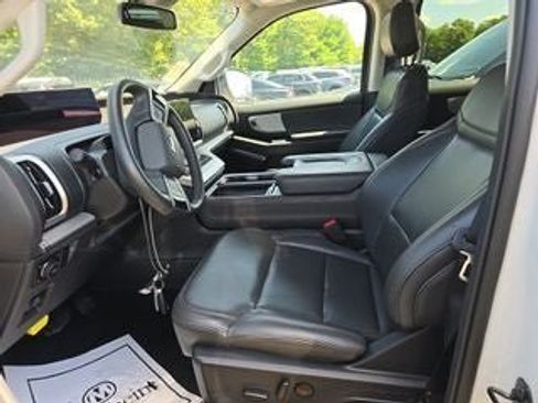 Used 2025 Ford Expedition Active AWD/4WD image 19