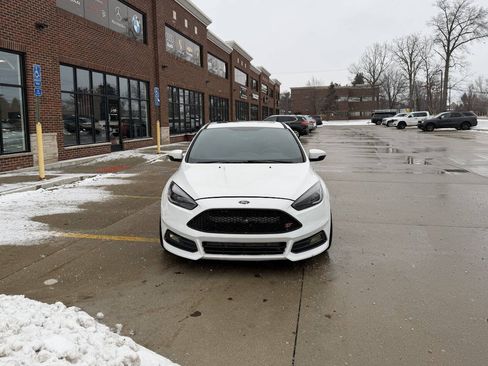 Used 2016 Ford Focus ST w/ Equipment Group 401A image 3