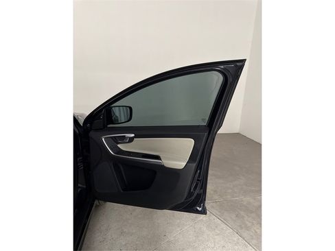 Used 2017 Volvo XC60 T6 Dynamic w/ Preferred Option Package image 18