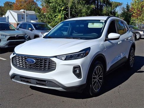 Used 2023 Ford Escape SE image 3