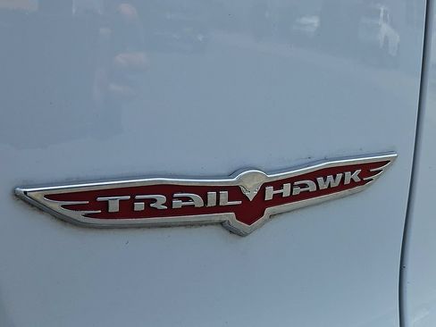 Used 2022 Jeep Cherokee Trailhawk w/ Comfort/Convenience Group AWD/4WD image 32