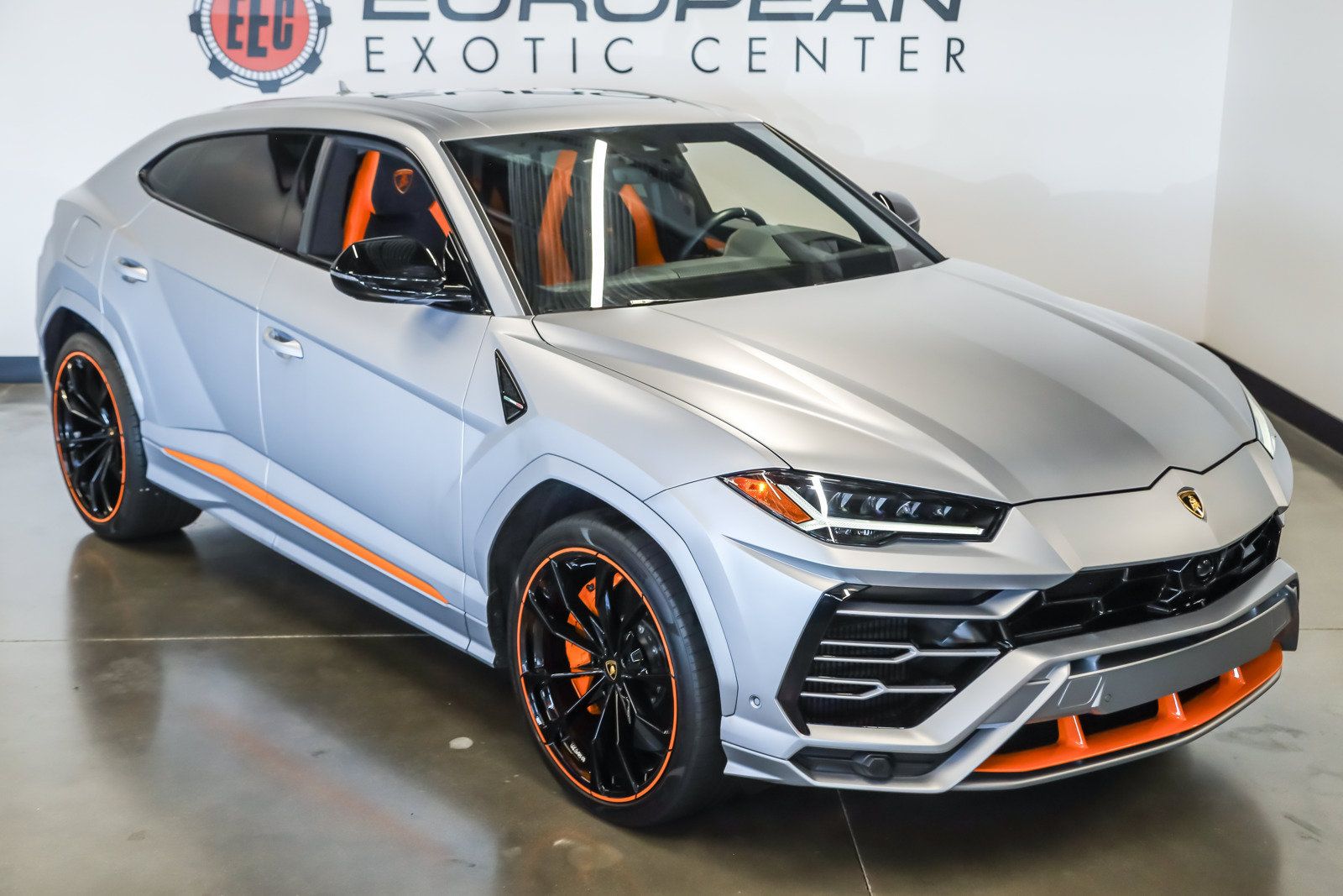 Used 2022 Lamborghini Urus AWD/4WD image 2