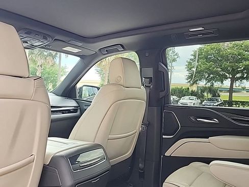 Used 2024 Cadillac Escalade Sport RWD image 13